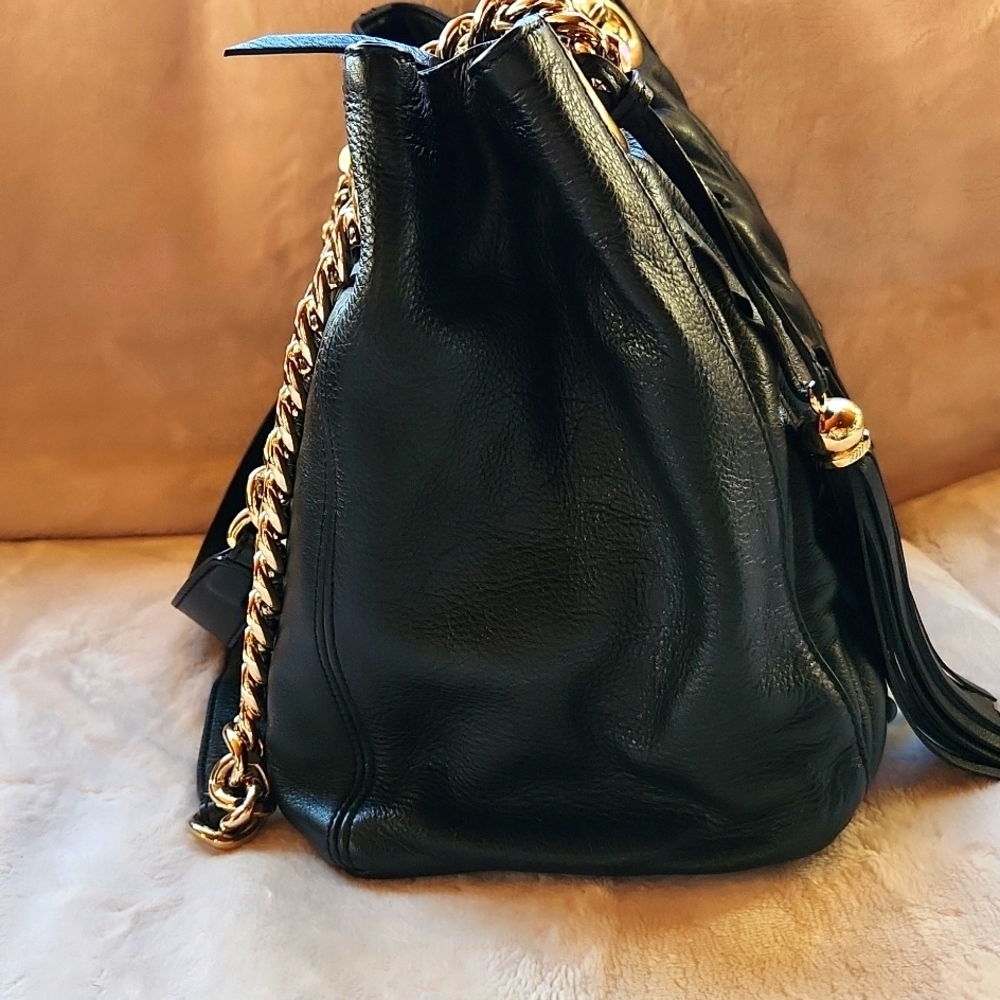 Valentino Quilted Leather Bag with Gold‎ Chain - Picture 6 of 10